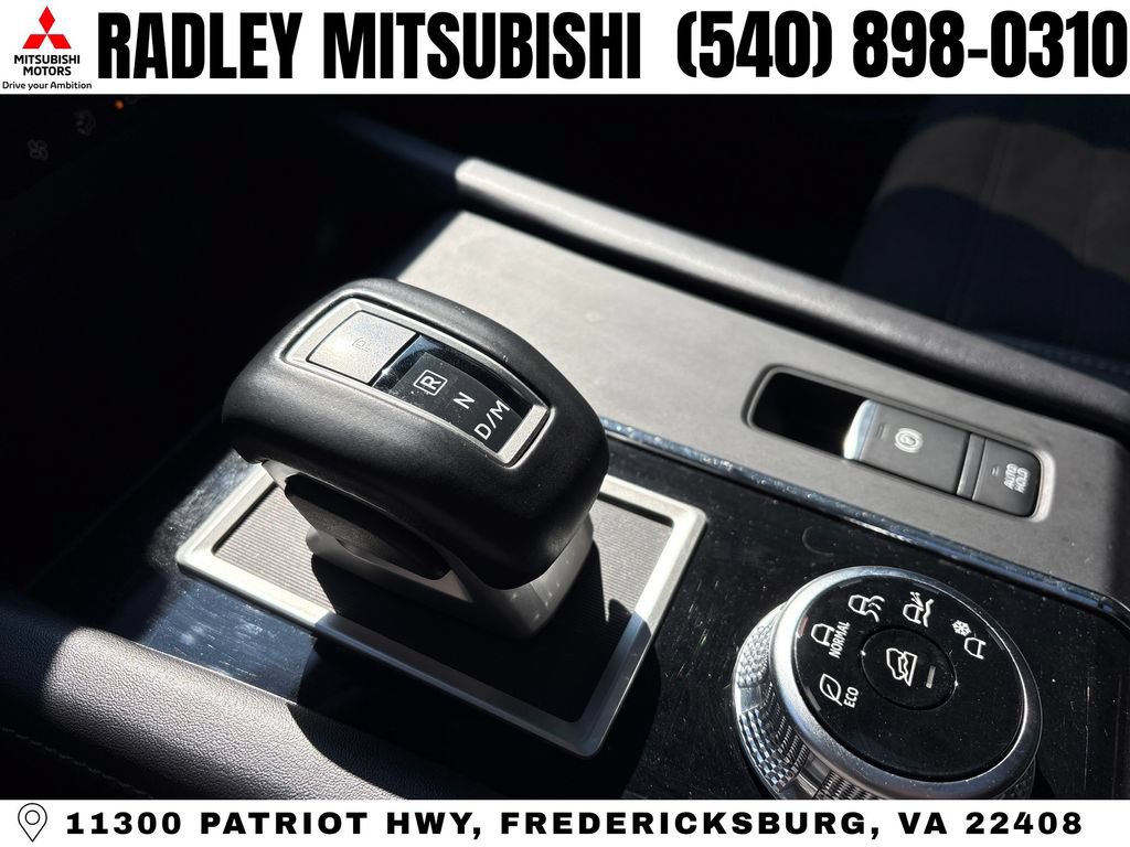 Used 2023 Mitsubishi Outlander SE FWD image 11