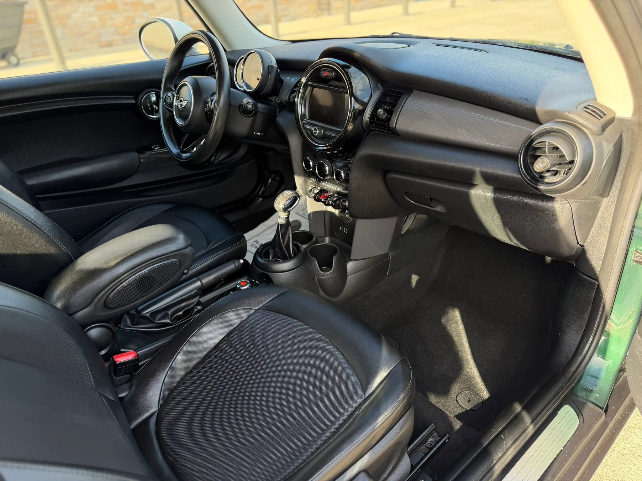 Used 2017 MINI Cooper 2-Door Hardtop image 10