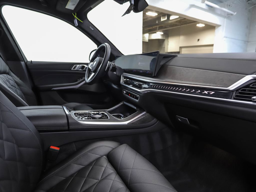 Used 2024 BMW X7 xDrive40i w/ Executive Package image 32