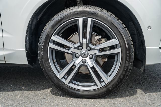 Used 2019 Volvo XC60 T5 Momentum w/ Multimedia Package AWD/4WD image 14
