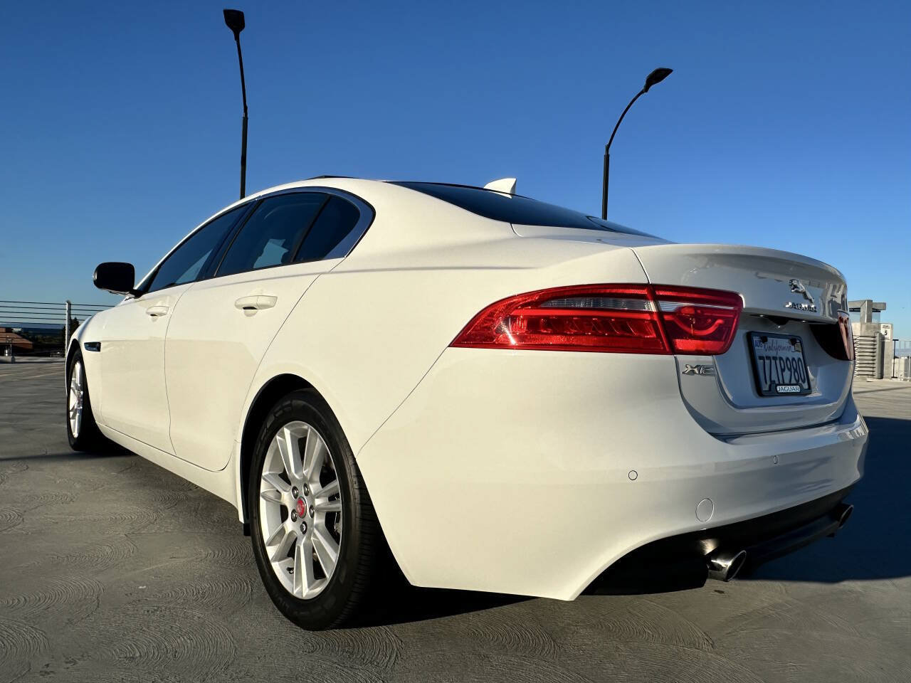 Used 2017 Jaguar XE Premium RWD image 7