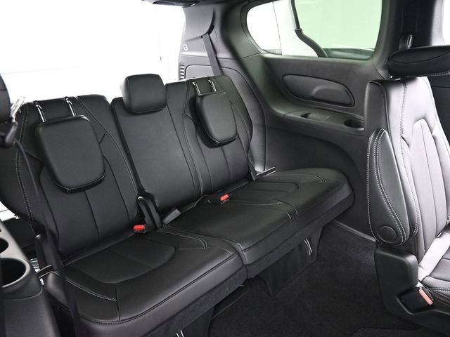 New 2025 Chrysler Voyager LX FWD image 16