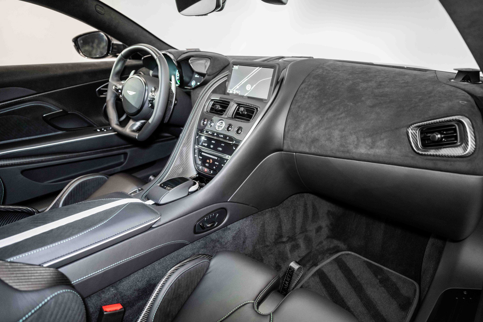 Used 2023 Aston Martin DBS Coupe RWD image 15