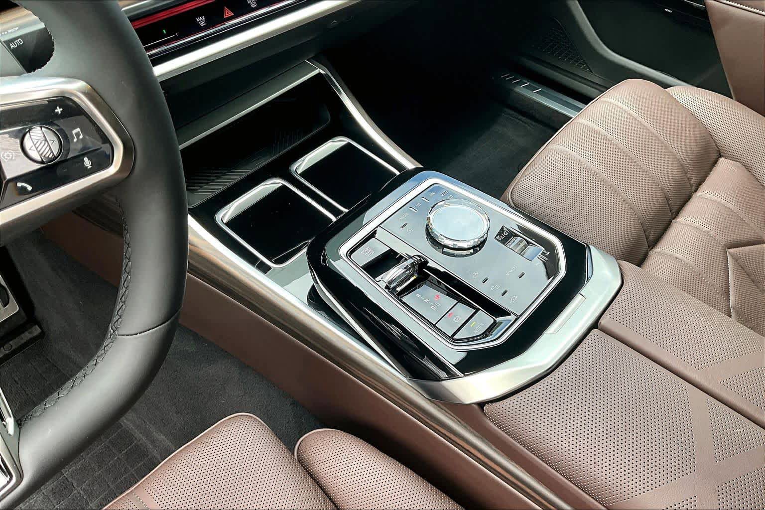Used 2025 BMW 760i xDrive w/ Executive Package AWD/4WD image 16