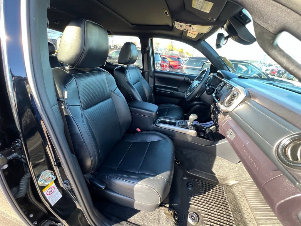 Used 2018 Toyota Tacoma Limited image 29