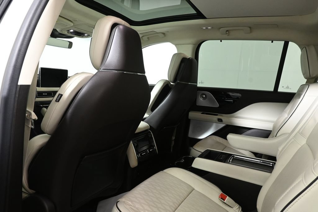 Used 2024 Lincoln Aviator Black Label AWD/4WD image 29