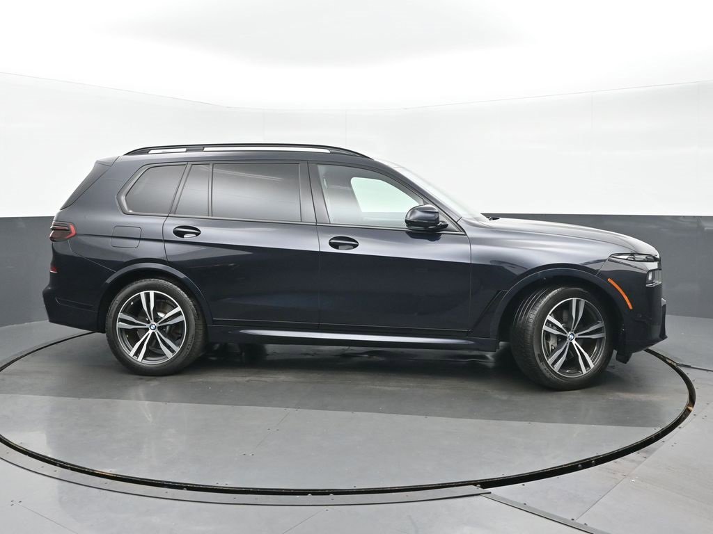 Used 2023 BMW X7 xDrive40i w/ Executive Package image 2