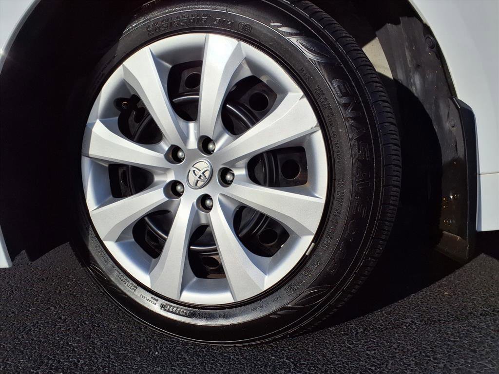 Used 2025 Toyota Corolla LE image 29
