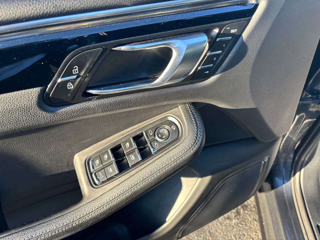 Used 2024 Porsche Macan Base image 20