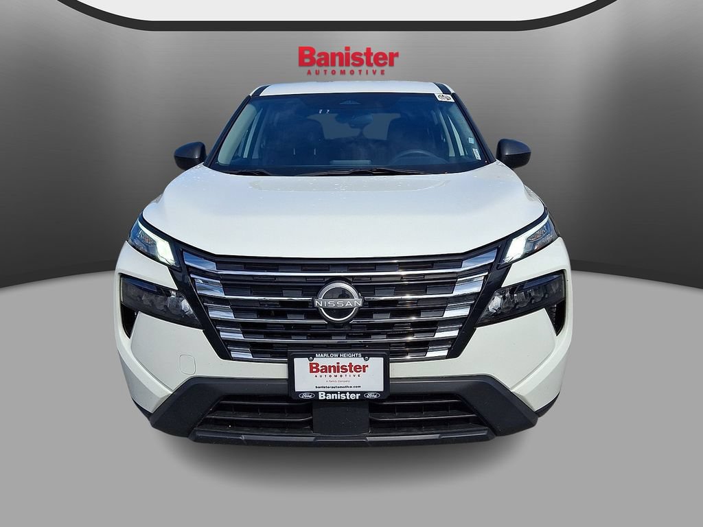 Used 2024 Nissan Rogue S AWD/4WD image 2