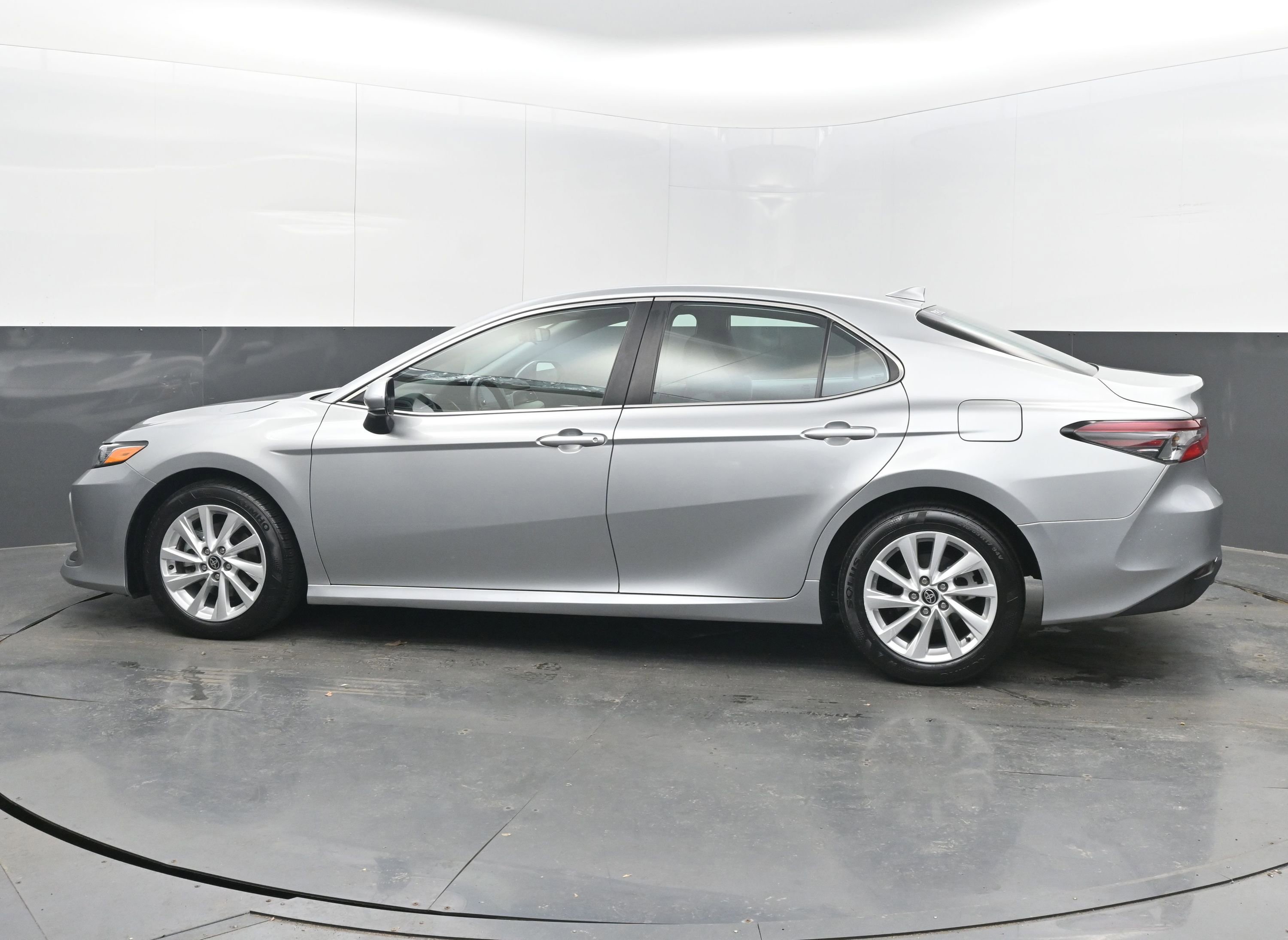 Used 2024 Toyota Camry LE image 7