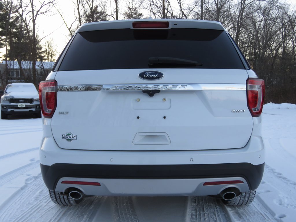 Used 2017 Ford Explorer XLT w/ Equipment Group 202A image 6