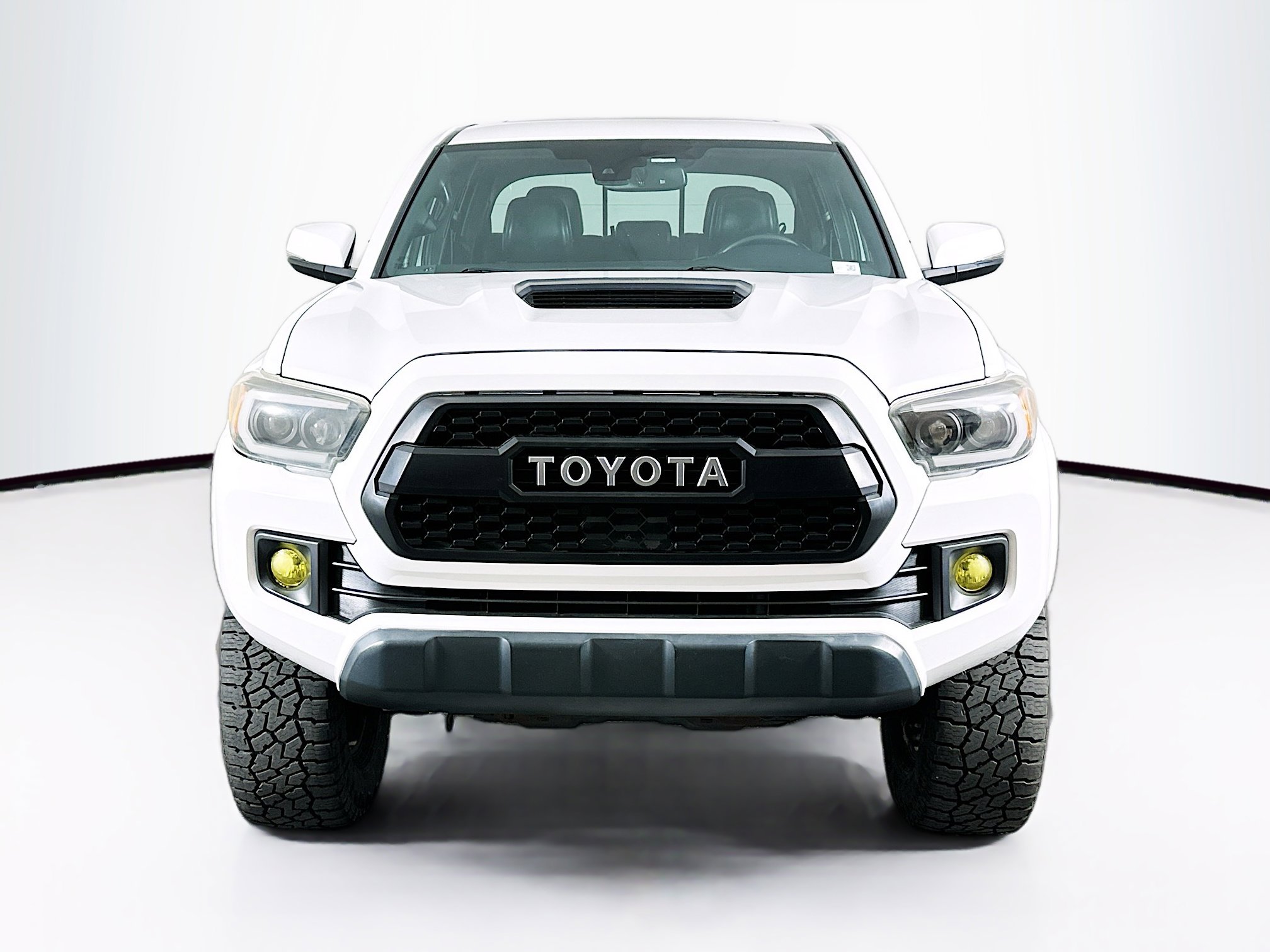 Used 2019 Toyota Tacoma TRD Sport AWD/4WD image 2