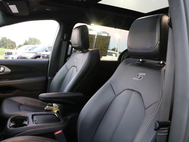 Used 2024 Chrysler Pacifica Touring-L w/ S Appearance Package FWD image 21