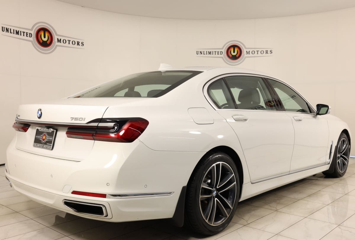 Used 2022 BMW 750i xDrive w/ Executive Package AWD/4WD image 3