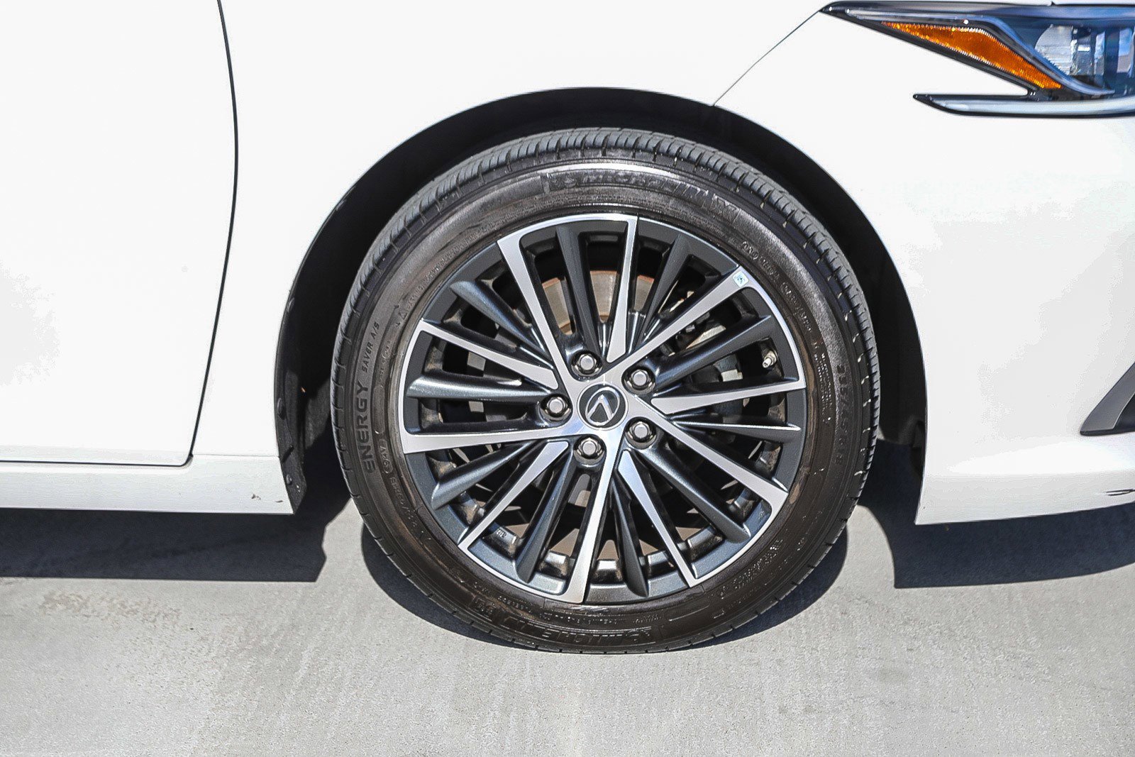 Used 2024 Lexus ES 350 w/ Premium Package image 10