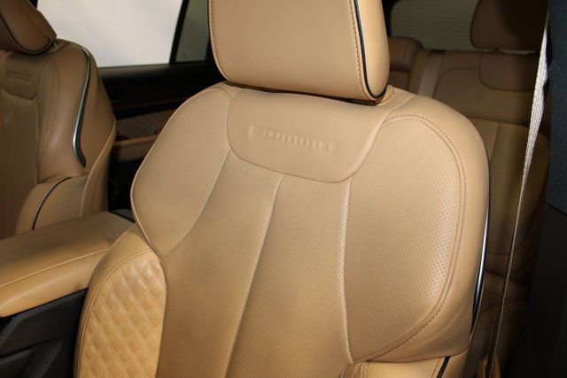 Used 2024 Jeep Grand Cherokee Summit image 10