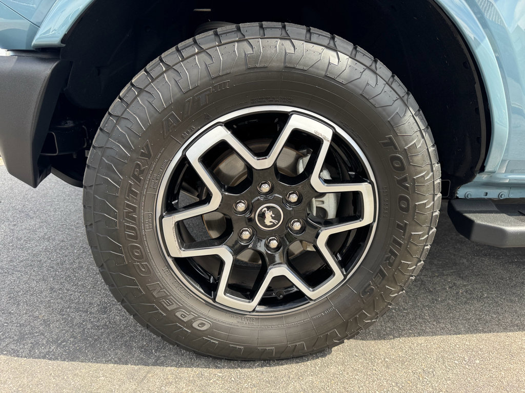 Used 2023 Ford Bronco Outer Banks image 9