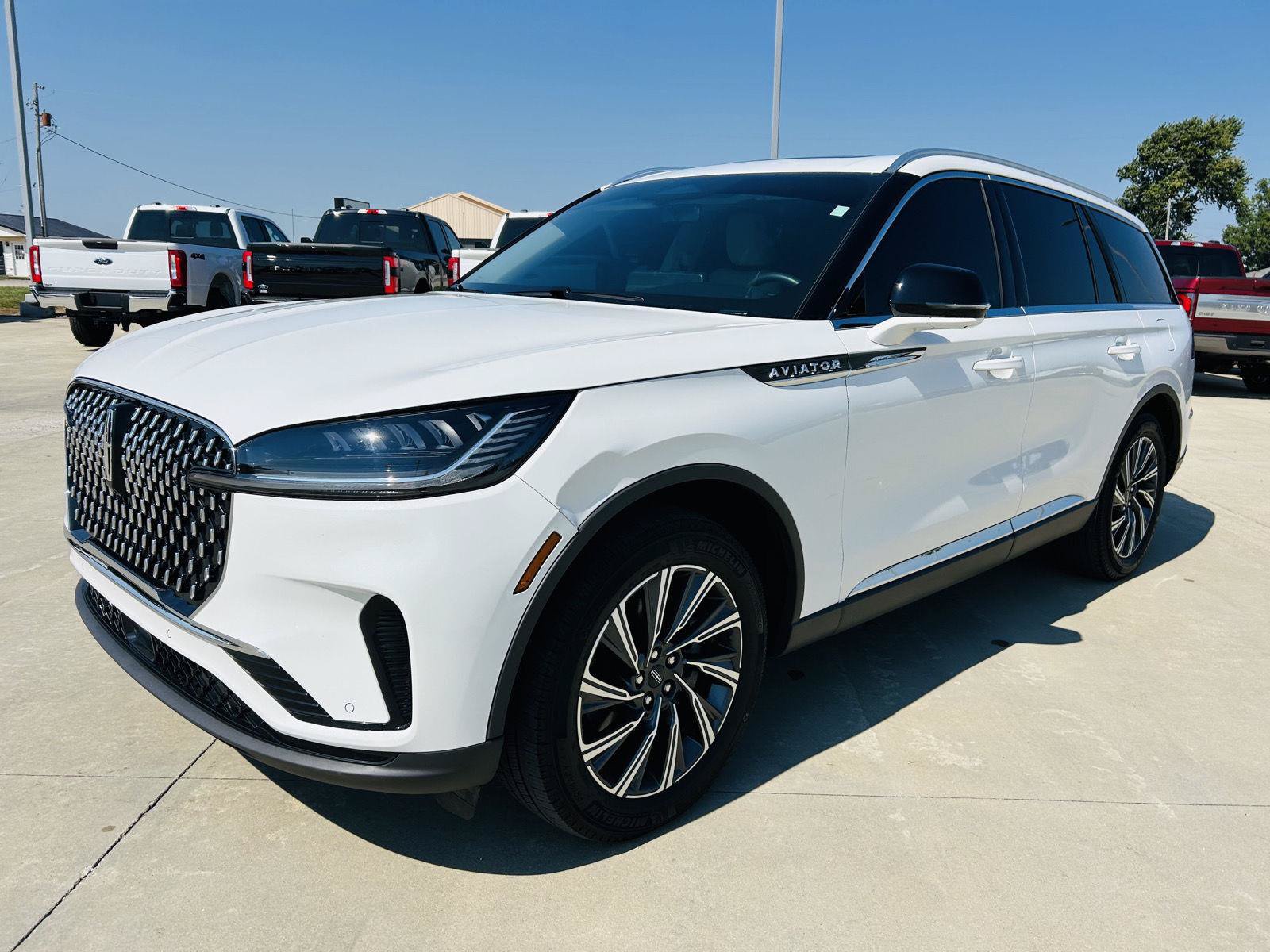 Used 2025 Lincoln Aviator AWD image 42