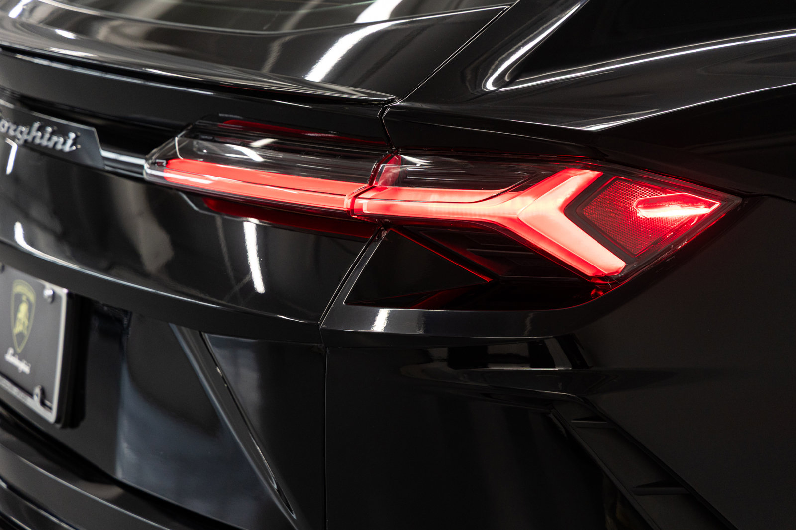 Used 2021 Lamborghini Urus AWD/4WD image 15