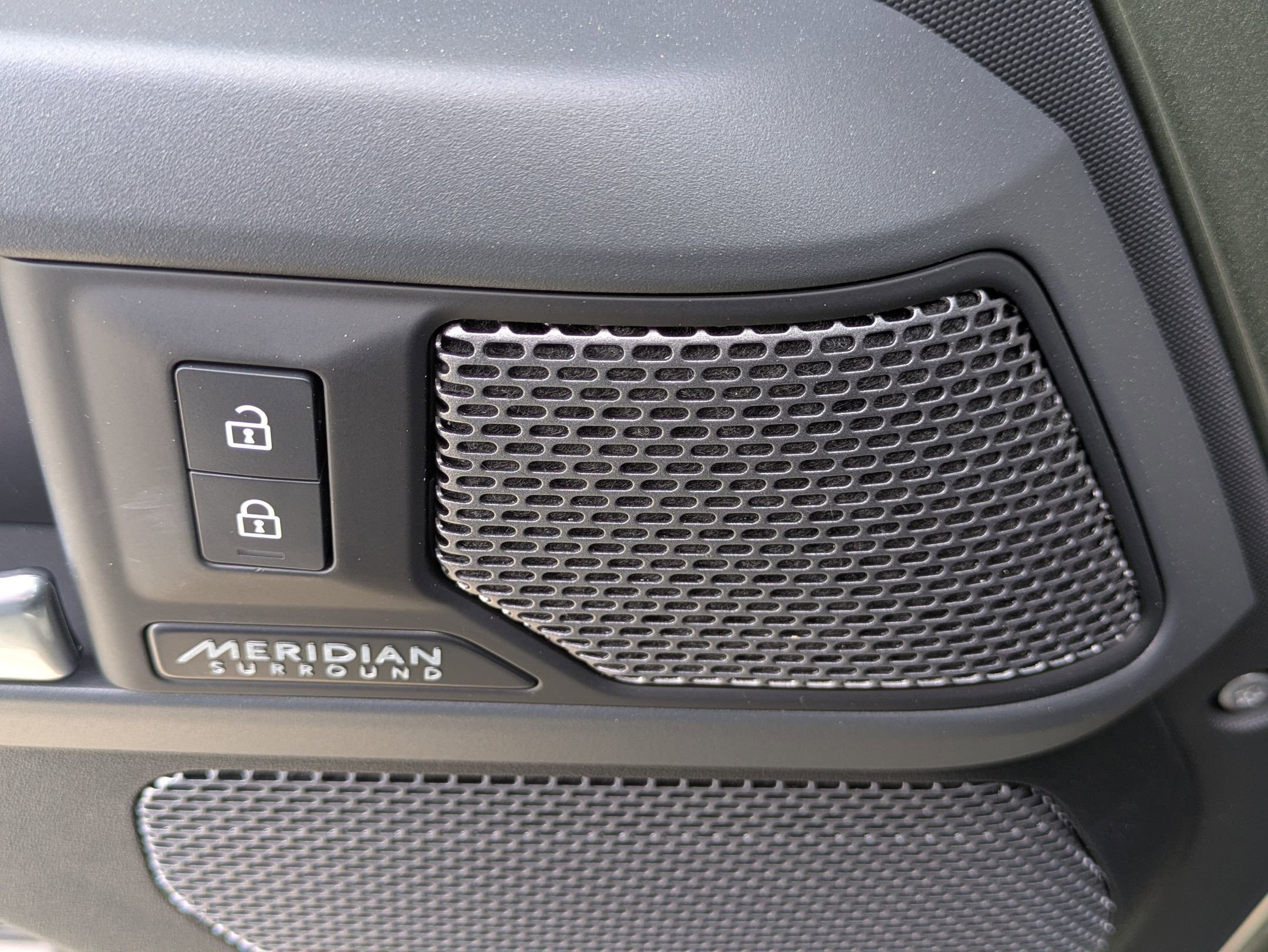 Certified 2024 Land Rover Defender 110 X-Dynamic SE image 23