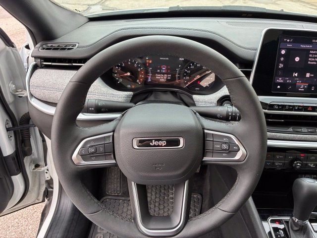 Used 2025 Jeep Compass Latitude w/ Sun & Sound Group AWD/4WD image 23