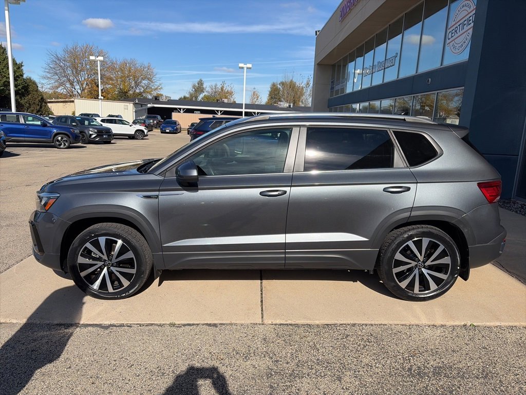 Certified 2023 Volkswagen Taos SE image 5