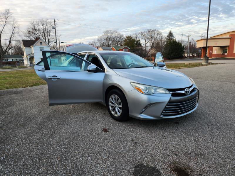 Used 2015 Toyota Camry LE image 14
