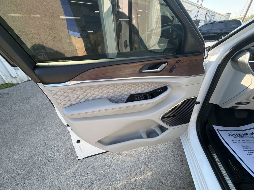 Used 2022 Jeep Grand Cherokee Summit w/ Advanced Protech Group IV image 13