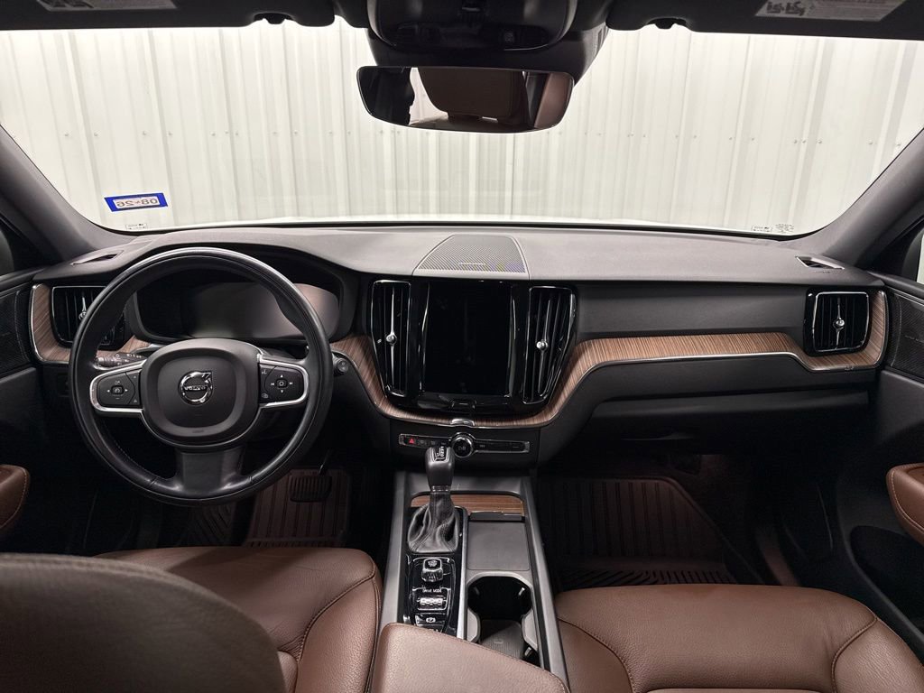 Used 2021 Volvo XC60 T5 Momentum w/ Advanced Package AWD/4WD image 14