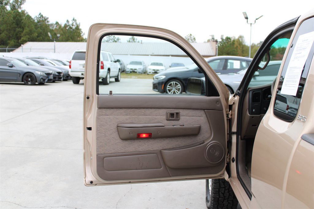 Used 1999 Toyota Tacoma 4x4 Xtracab V6 image 32