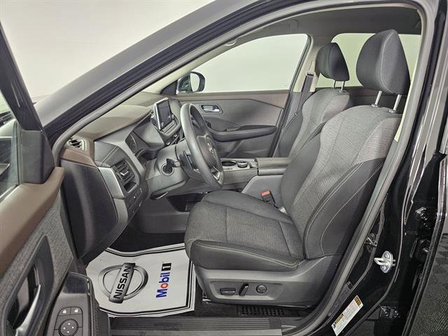 Used 2023 Nissan Rogue SV image 25