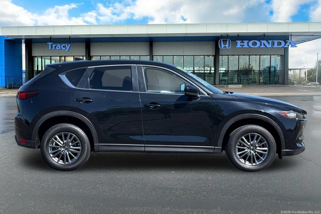 Used 2017 MAZDA CX-5 Touring FWD image 4