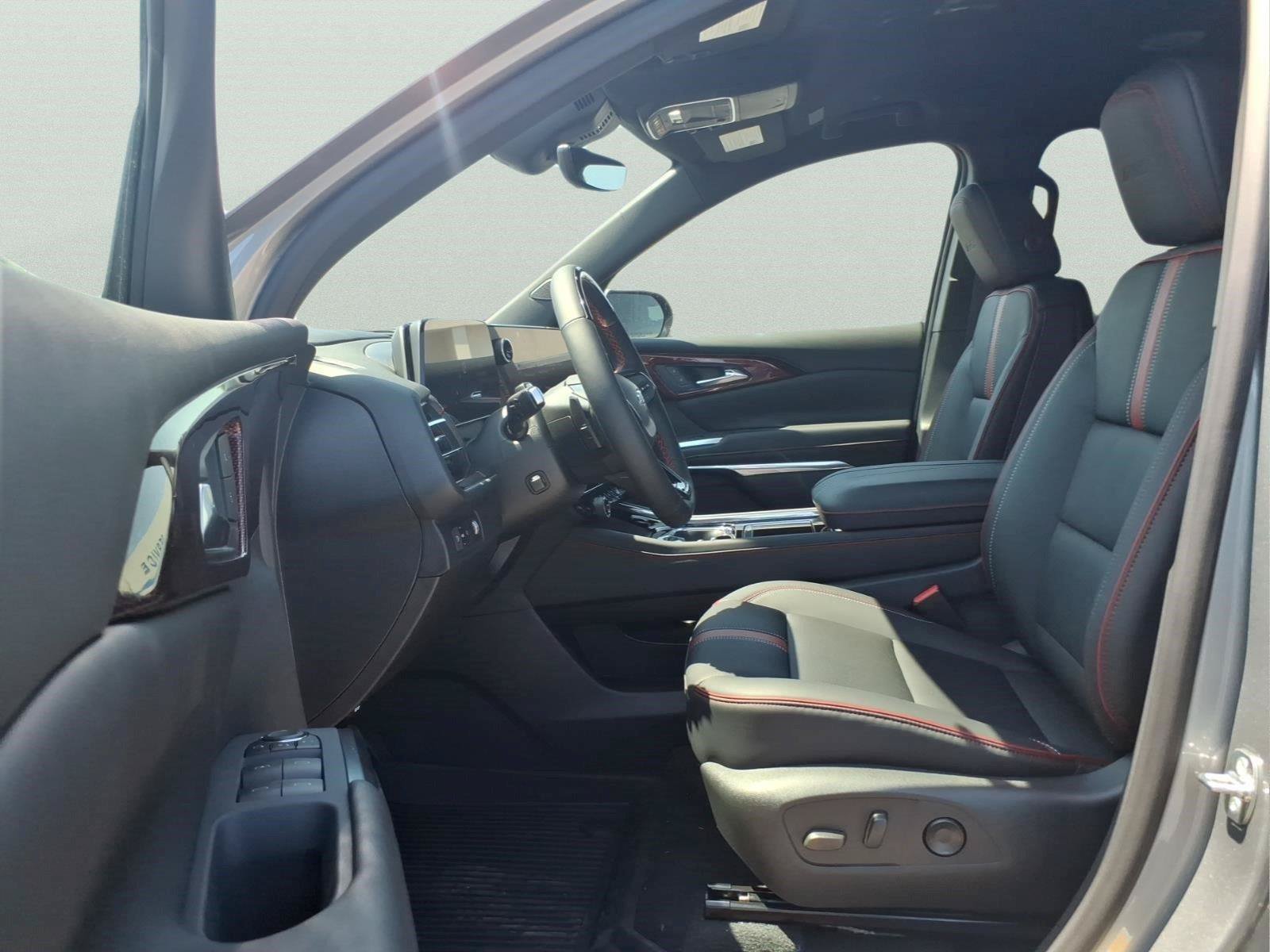 New 2027 Chevrolet Traverse RS w/ LPO, Floor Liner Package FWD image 15