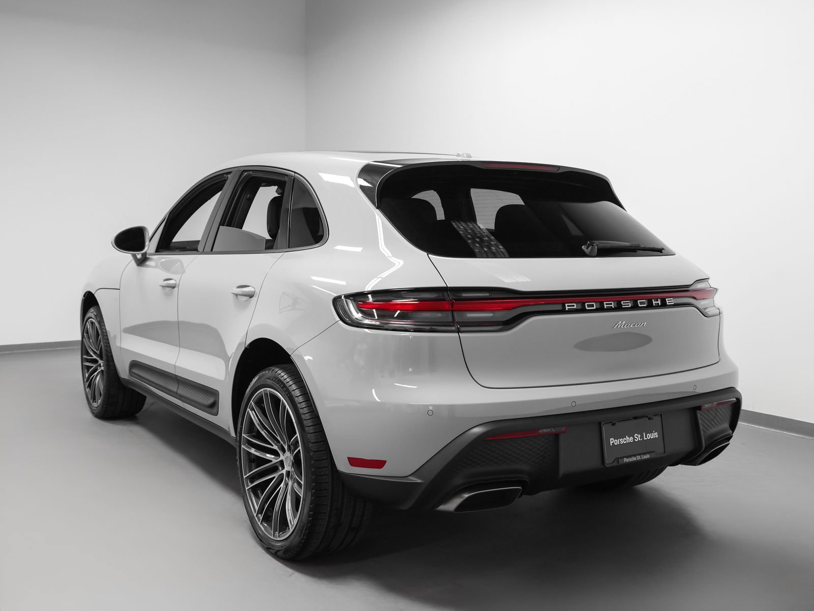New 2026 Porsche Macan AWD/4WD image 3