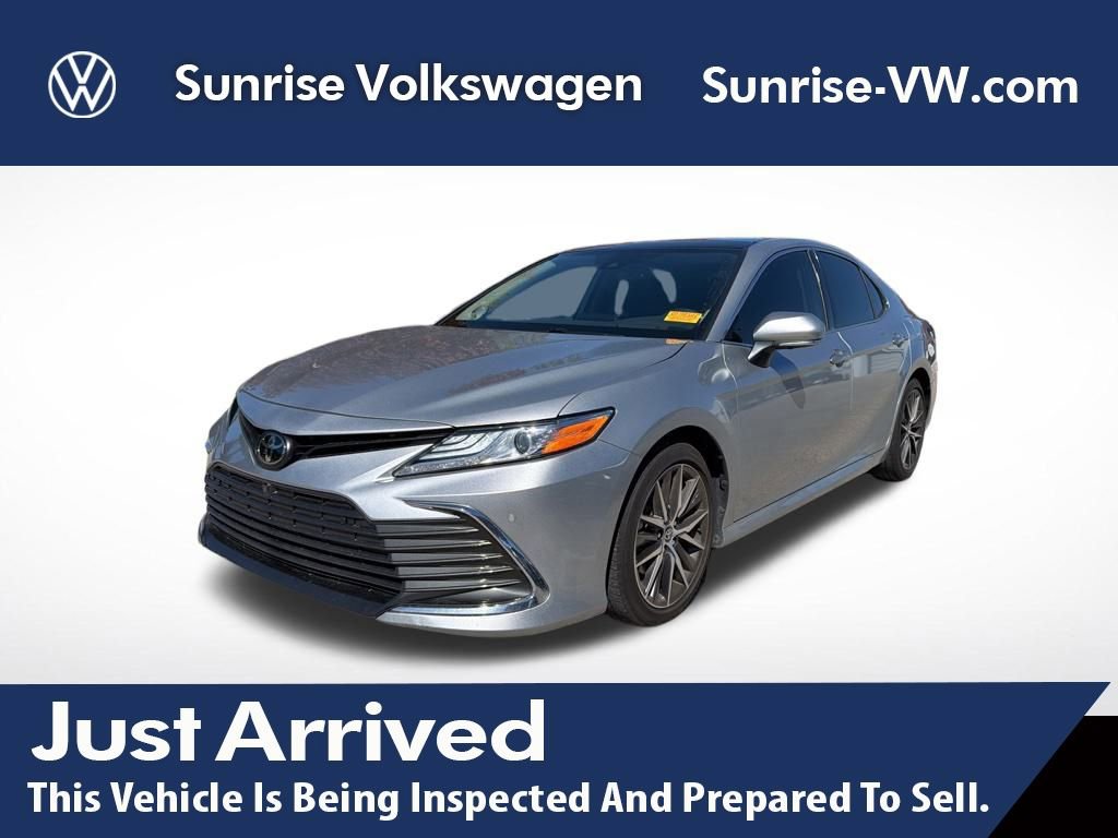 Used 2024 Toyota Camry XLE w/ Navigation Package image 1