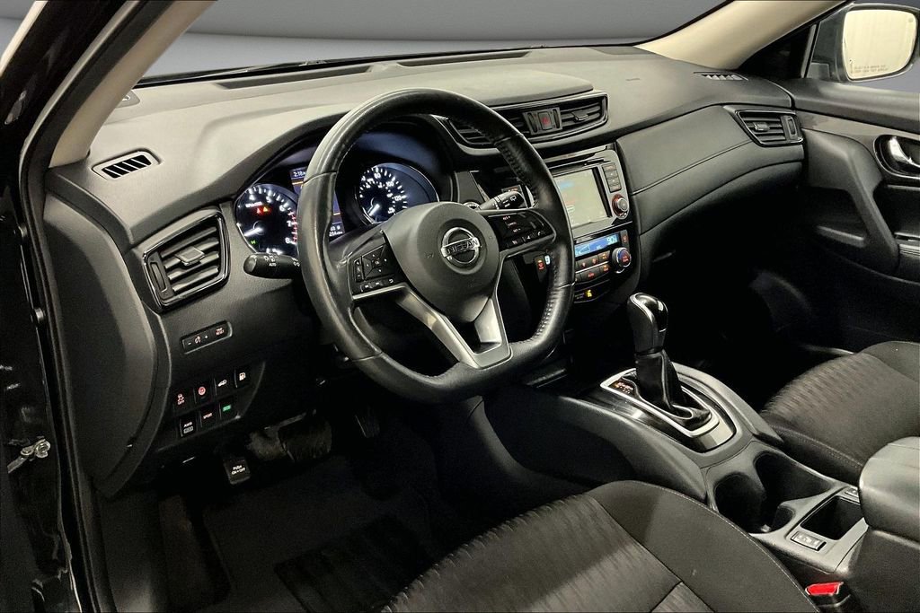Used 2019 Nissan Rogue SV image 17