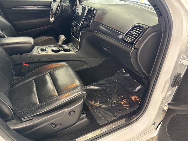 Used 2019 Jeep Grand Cherokee Overland w/ Jeep Active Safety Group image 27