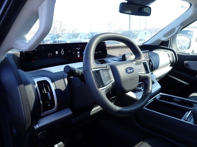 Used 2025 Ford Expedition Active image 17