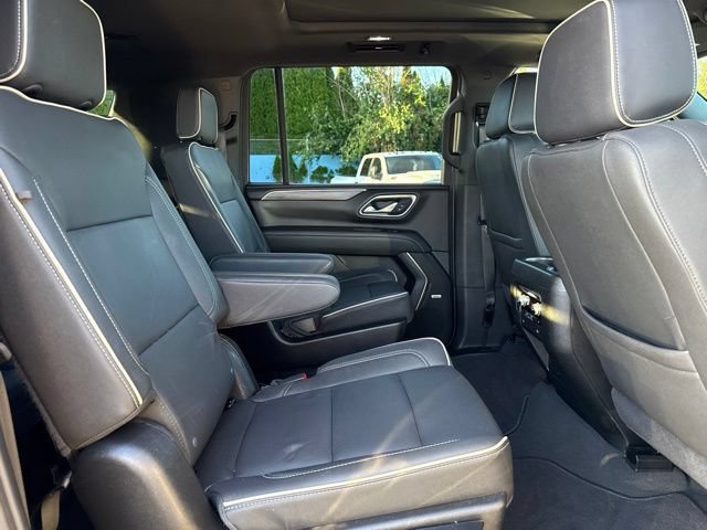 Used 2024 GMC Yukon XL SLT w/ SLT Luxury Package AWD/4WD image 12
