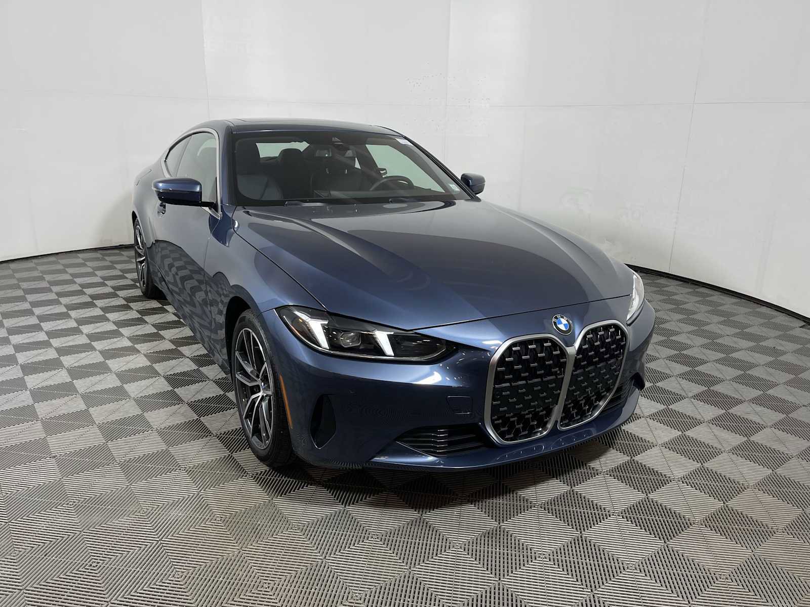 Used 2025 BMW 430i xDrive Coupe w/ Convenience Package image 2