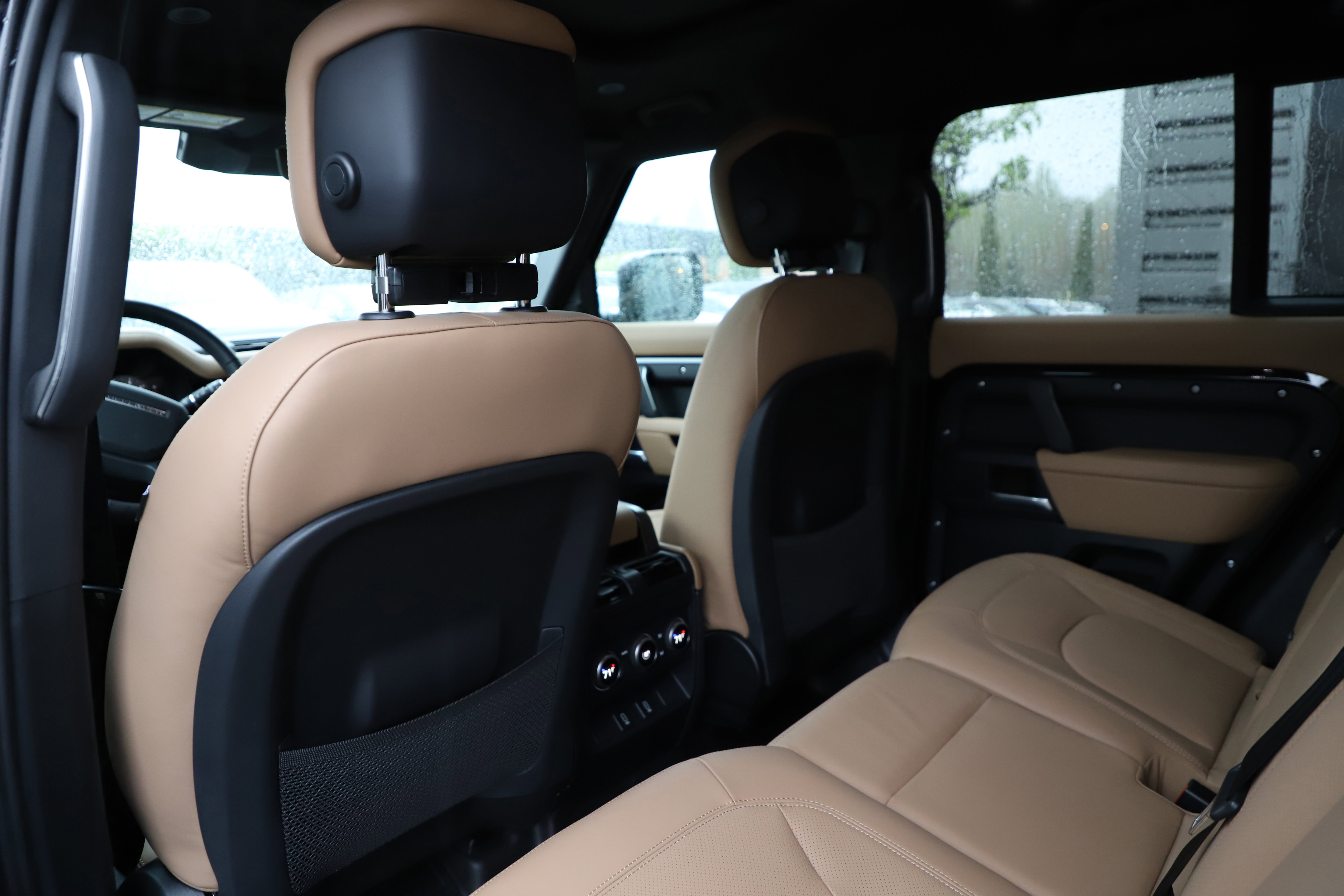 New 2026 Land Rover Defender 110 X-Dynamic SE image 15