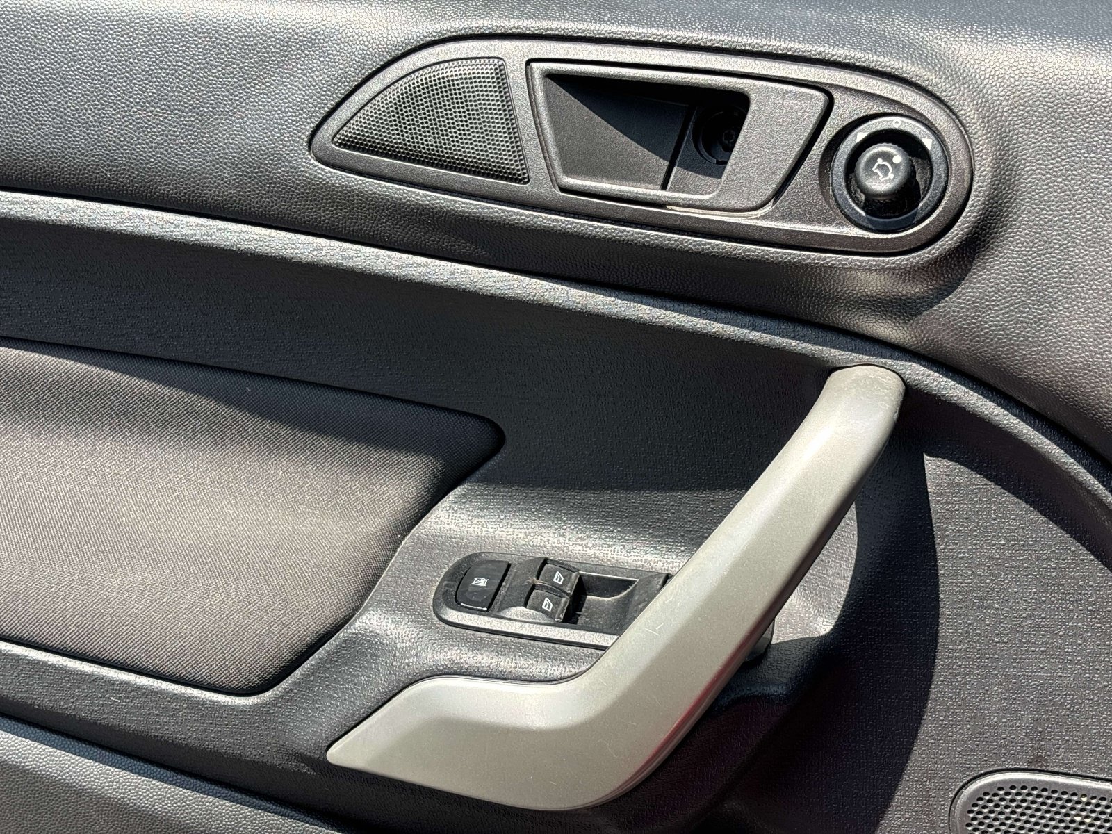 Used 2013 Ford Fiesta SE FWD image 15