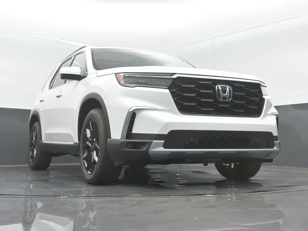 New 2025 Honda Pilot Touring image 5