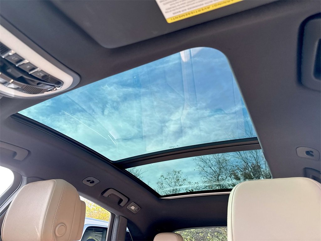 Used 2022 Porsche Macan Base image 27