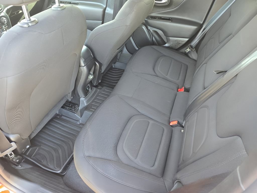 Used 2022 Jeep Renegade Latitude w/ Convenience Group AWD/4WD image 29