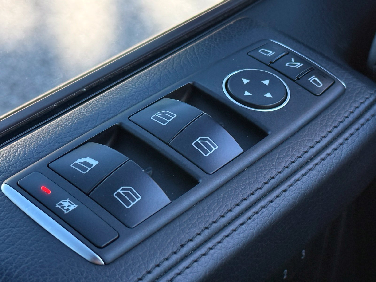 Used 2014 Mercedes-Benz G 63 AMG 4MATIC image 32