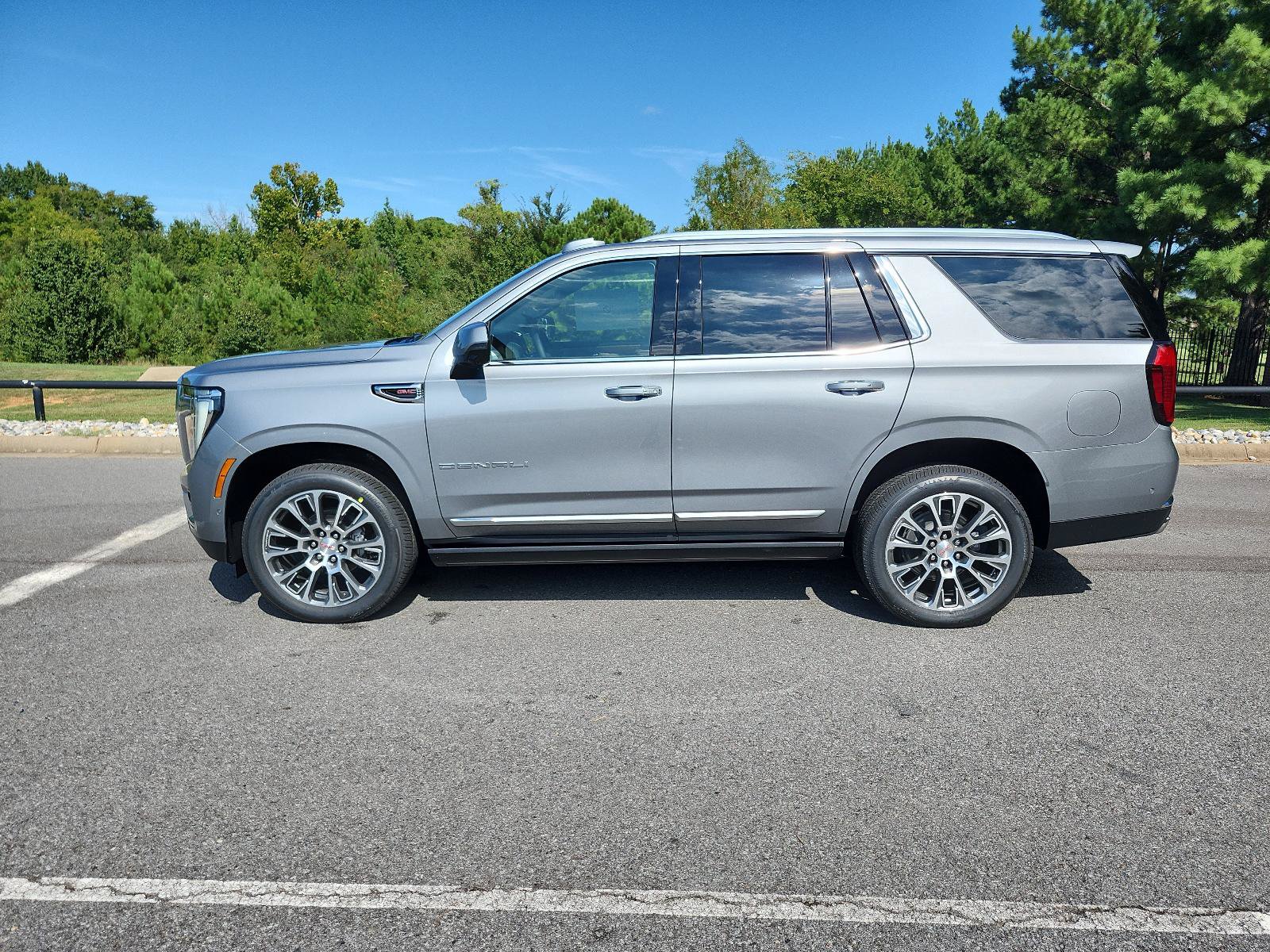 New 2027 GMC Yukon Denali w/ Sun & Power Step Package AWD/4WD image 2