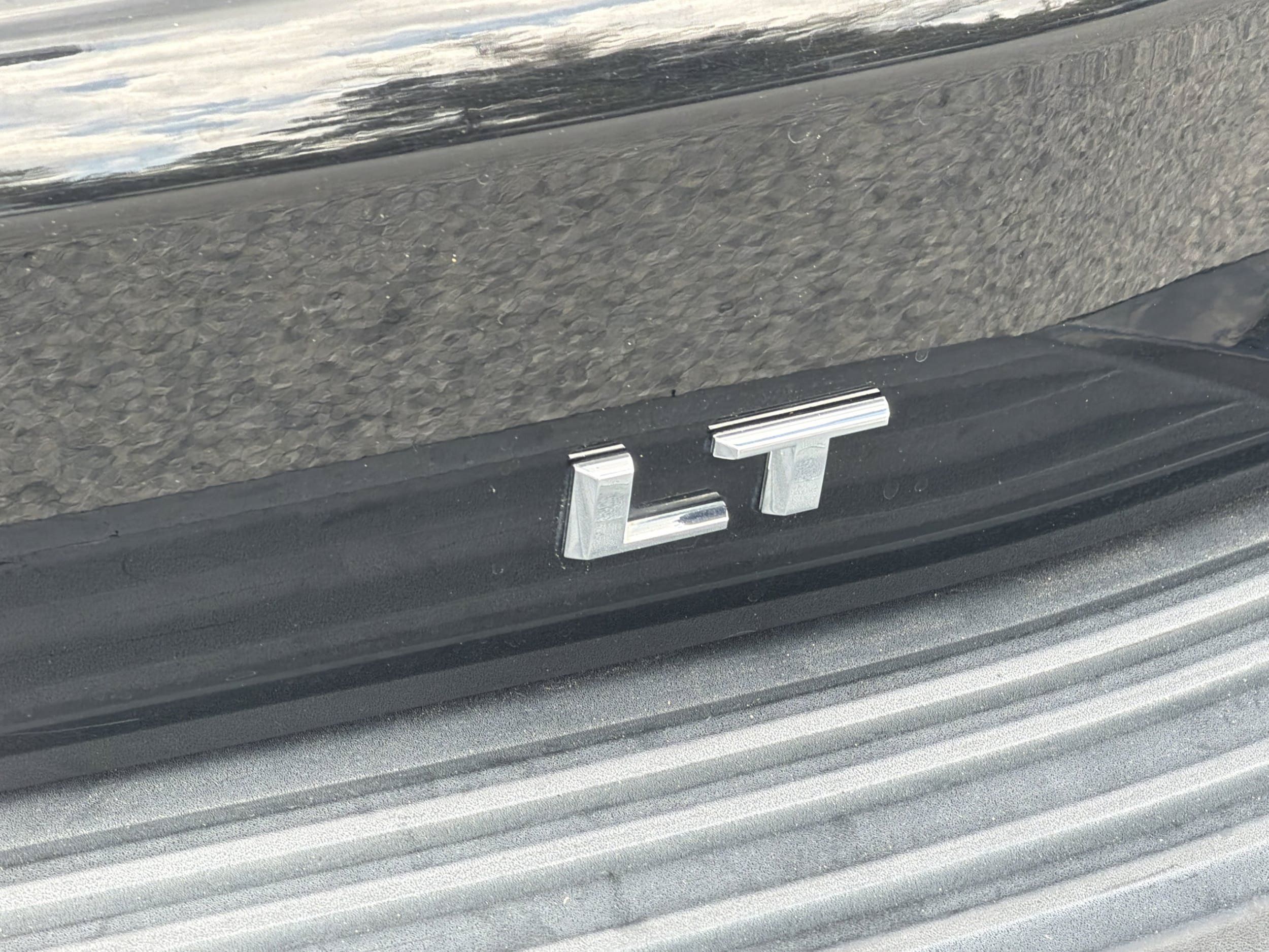Used 2022 Chevrolet Suburban LT w/ Luxury Package AWD/4WD image 28