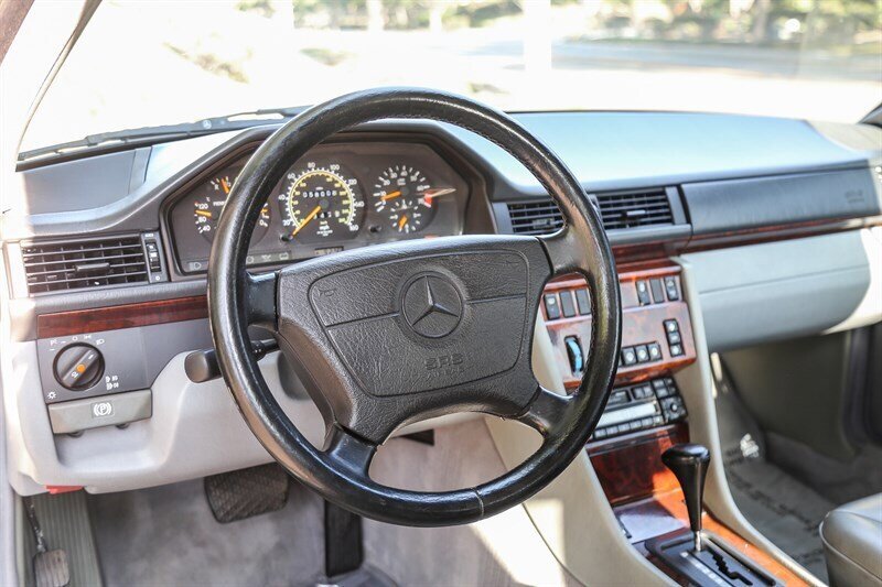 Used 1995 Mercedes-Benz E 320 Convertible image 81